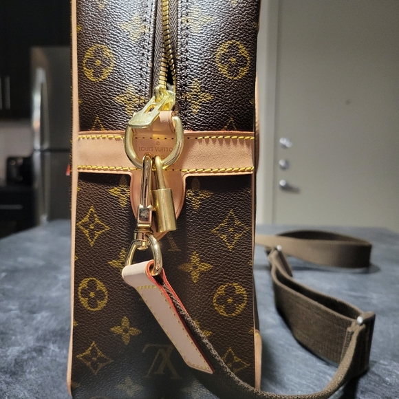 LV Monogram Voyage Briefcase - Picture 4 of 16